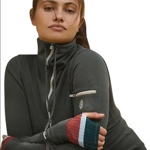 Green Hit The Trail Layer Sweatshirt/Hoodie Small